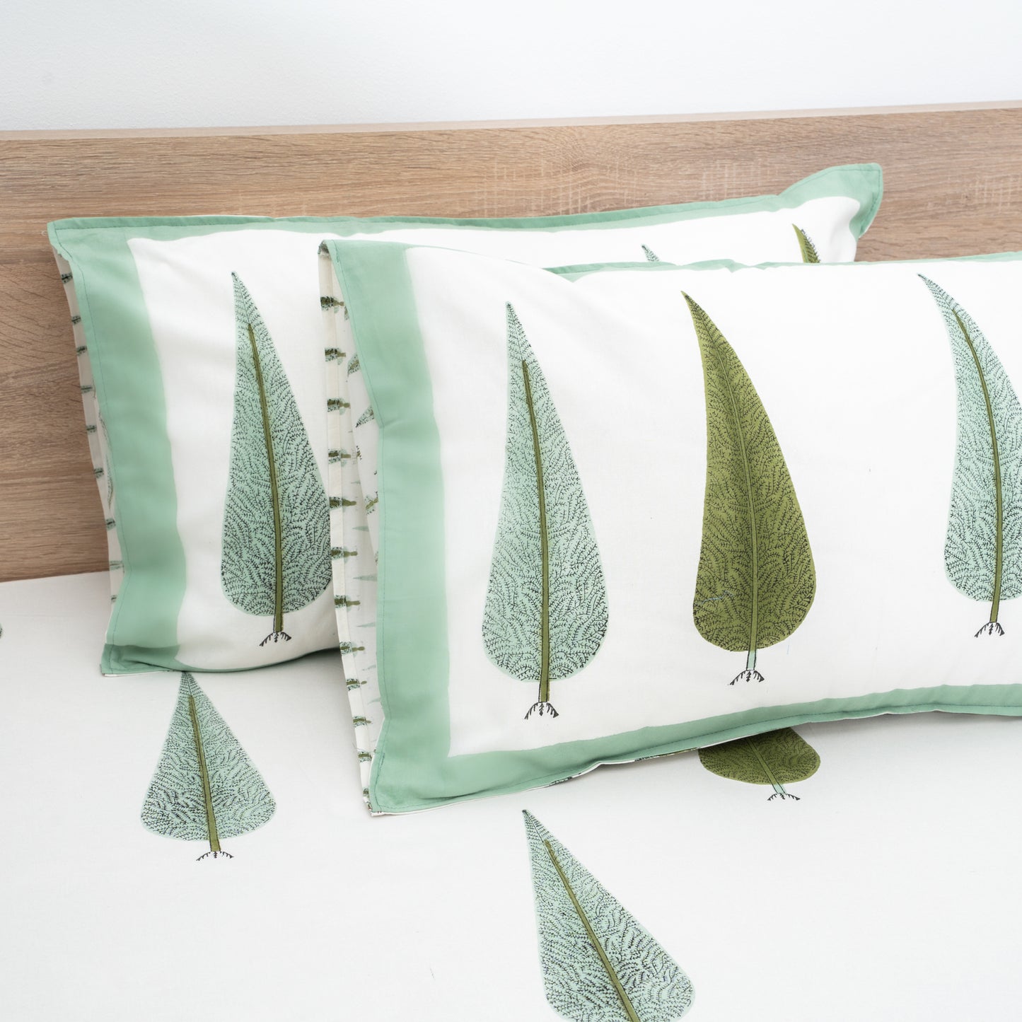 HandBlock Artisan Weave Foral White & Green Bedsheet Set
