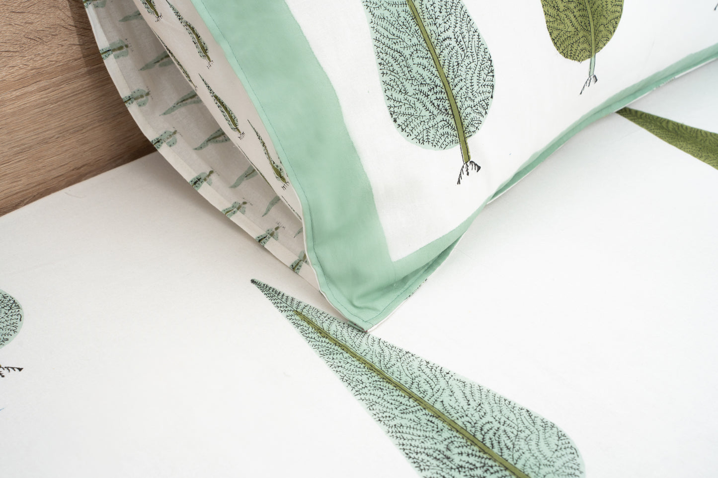 HandBlock Artisan Weave Foral White & Green Bedsheet Set