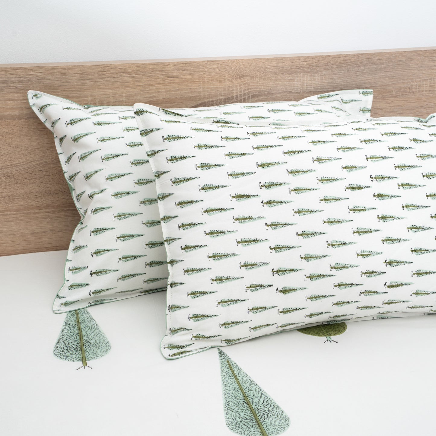 HandBlock Artisan Weave Foral White & Green Bedsheet Set