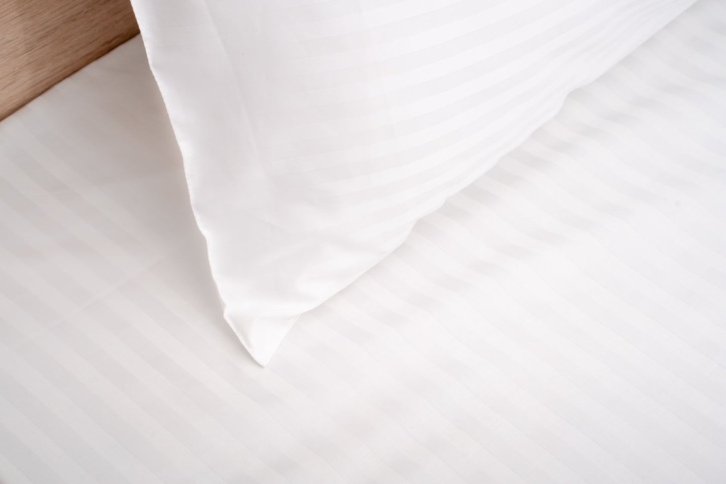 Elite Comfort Striped White Bedsheet Duvet Cover Set
