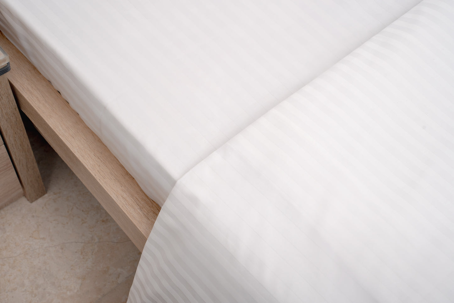 Elite Comfort Striped White Bedsheet Duvet Cover Set